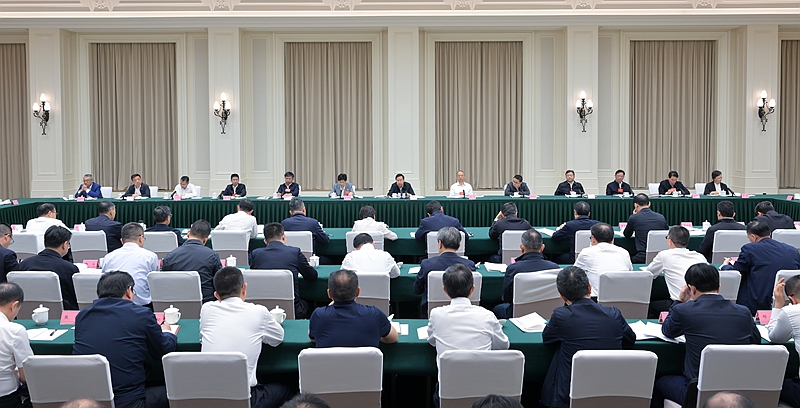 王曉暉在省級領導干部黨紀學習教育讀書班上強調
堅持從學紀入手抓好黨紀學習教育
切實做到學紀知紀明紀守紀
黃強施小琳參加「相關圖片」